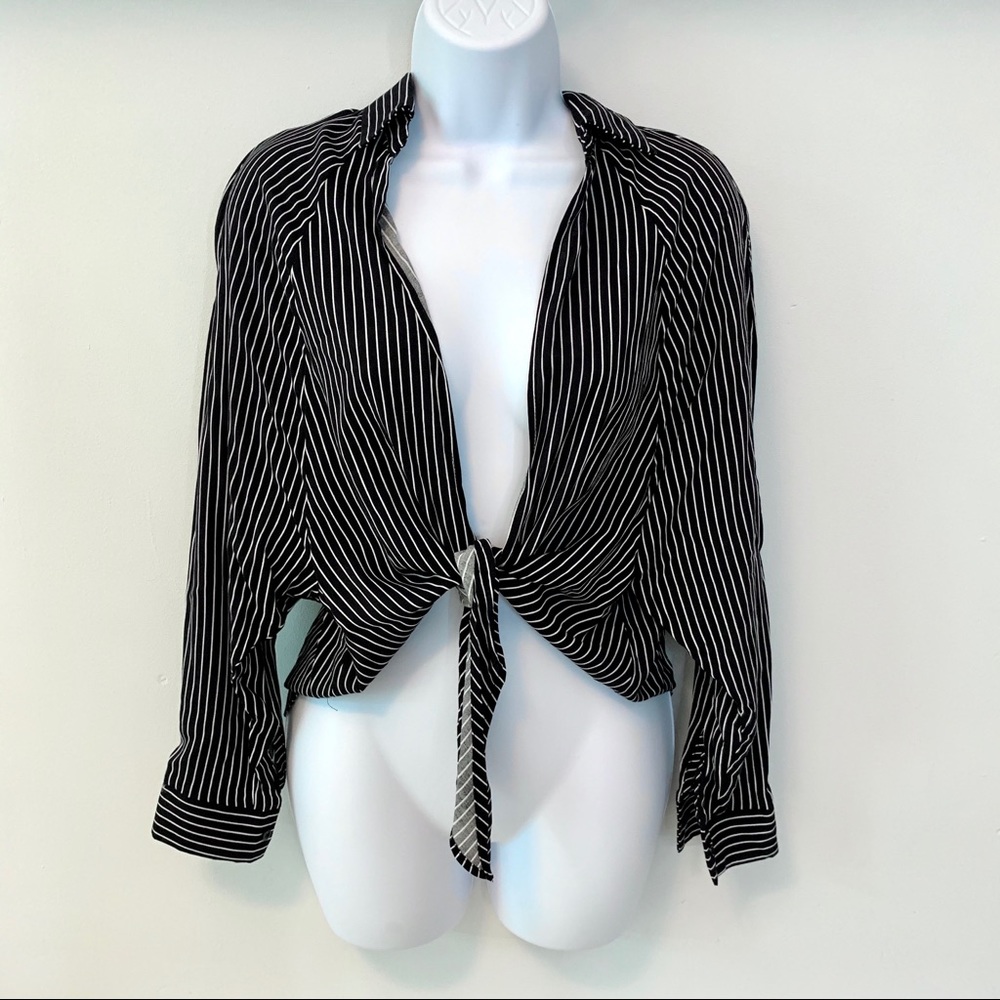 {Windsor} Black & White Tie Front blouse Size S